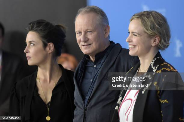 Schauspielerin Susanne Wolf, Schauspieler Stallan Skarsgard und Schauspielerin Nina Hoss während des Photocalls zum Film RETURN TO MONTAUK anlässlich...