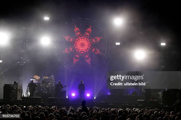 The Australian Pink Floyd Show "Das Beste vom Besten"-Tour The Australian Pink Floyd Show besteht aus Steve Mac , David Domminney Fowle , Colin...