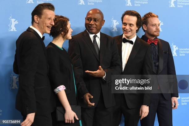 Schauspieler Alexander Scheer, Schauspielerin Hannah Steele, Regisseur Raoul Peck, Schauspielder August Diehl und Schauspieler Stefan Konarske beim...