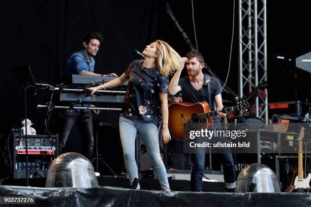 Louane Emera "Chambre 12"-Tour auf dem Kunst!Rasen, Charles-de-Gaulle-Straße, Bonn-Gronau