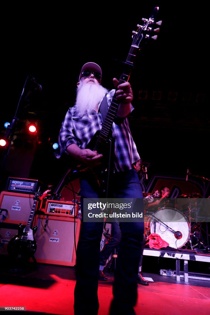 Amerikanische Stoner-Rock-/Garage-Rock-Band Eagles of Death Metal gastiert auf ihrer "Zipper Down"-Tour in der Live Music Hall Köln