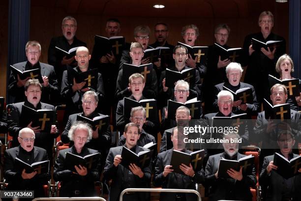 Thomas Neuhoff leitet das Gürzenich Orchester Köln in Begleitung des amerikanischen Baritons Jubilant Sykes , des Tenor Ronald Samm und Konstantin...