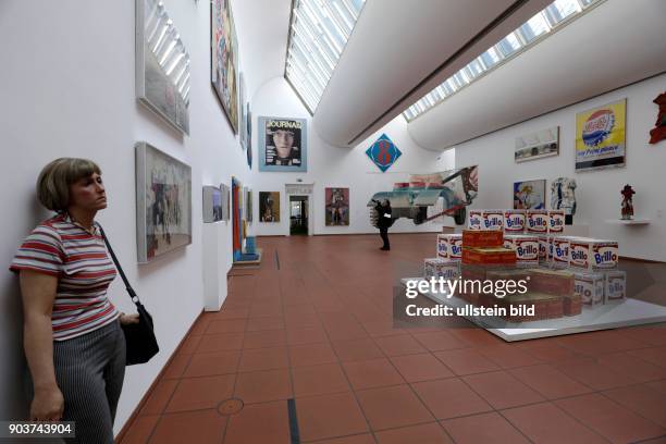 Neupräsentation der Sammlung des Museum Ludwig in Köln Foto zeigt das 1. OG mit der Pop Art v.l.: Andy Warhol, Jackie Triptychon, Franz Gertsch,...