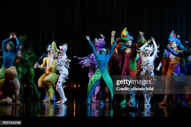 Cirque du Soleil Programm "Varekai" Inhalt der Show: Tief in einem Wald, auf dem Gipfel eines Vulkans, existiert eine ganz besondere Welt ? eine...