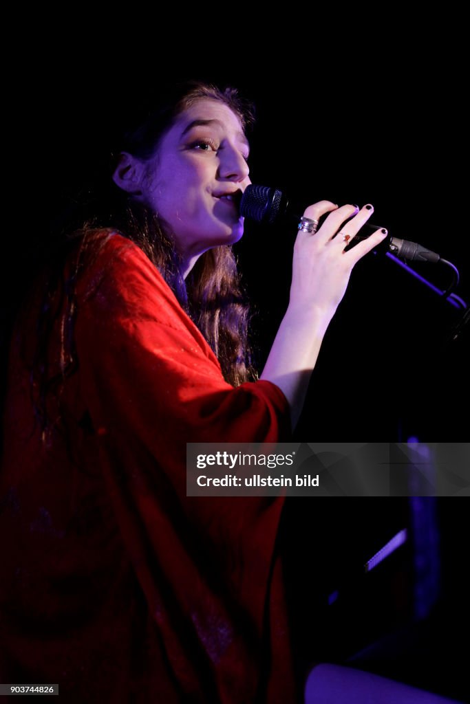 Englische Popsängerin Jasmine van den Bogaerde alias Birdy gastiert auf ihrer "Beautiful Lies"-Tour in der Live Music Hall Köln