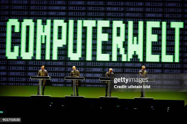Kraftwerk "Der Katalog ? 1 2 3 4 5 6 7 8"-Konzerte Kraftwerk besteht aus Ralf Hütter, Fritz Hilpert, Henning Schmitz und Falk Grieffenhagen Palladium...