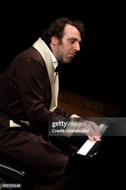 Chilly Gonzales gastiert in Begleitung des Kaiser QuartetPhilharmonie Köln