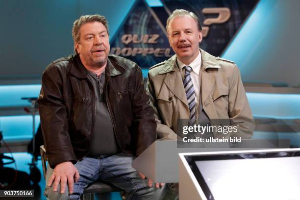 Dreharbeiten zur WDR-Komödie "Schnitzel geht immer". Das Bild zeigt die Schauspieler v.l.: Armin Rohde und Ludger Pistor in der Quizsendung. Inhalt:...