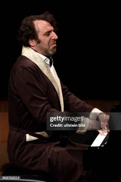 Chilly Gonzales gastiert in Begleitung des Kaiser QuartetPhilharmonie Köln