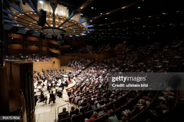 Jahre Kölner Philharmonie - Jubiläumskonzert , vor genau 30 Jahren, wurde die Kölner Philharmonie eröffnet. Das Gürzenich-Orchester Köln und das WDR...