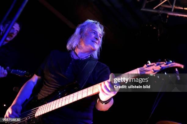 Jürgen Zeltinger Band "Die Rückkehr des Retters"-Tour Die aktuelle Bandbesetzung lautet: Jürgen Zeltinger , Dennis Kleimann , T.S. Crusoe , Wolfgang...