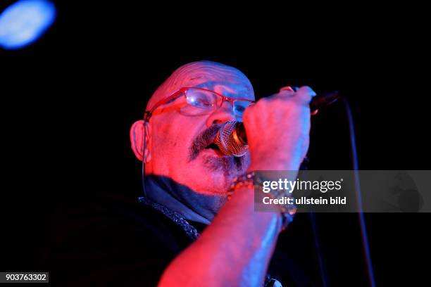 Jürgen Zeltinger Band "Die Rückkehr des Retters"-Tour Die aktuelle Bandbesetzung lautet: Jürgen Zeltinger , Dennis Kleimann , T.S. Crusoe , Wolfgang...