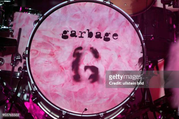 Garbage "20 Years of Queer"-Tour Garbage besteht aus Shirley Manson , Duke Erikson , Steve Marker und Butch Vig , Livemitglieder und Ersatzmusiker...