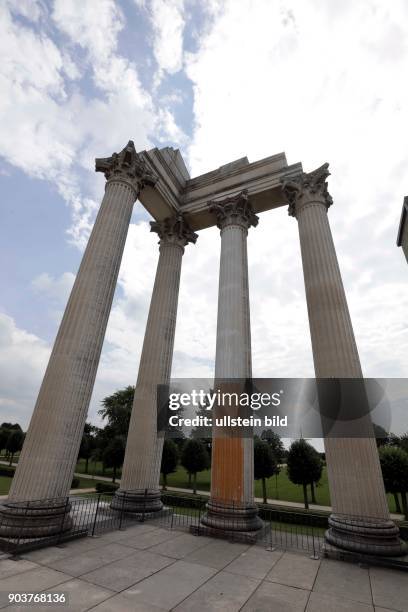 Archäologische Park in Xanten Das Bild zeigt: Der Hafentempel war nach dem Kapitol der zweitgrößte Tempel der Stadt. Seine Größe und der aufwändig...