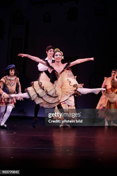 Les Ballets Trockadero de Monte Carlo gastiert im Rahmen des 29. Kölner Sommerfestivals vom 26. Bis 31. Juli 2016 in der Philharmonie Köln. Die Show...