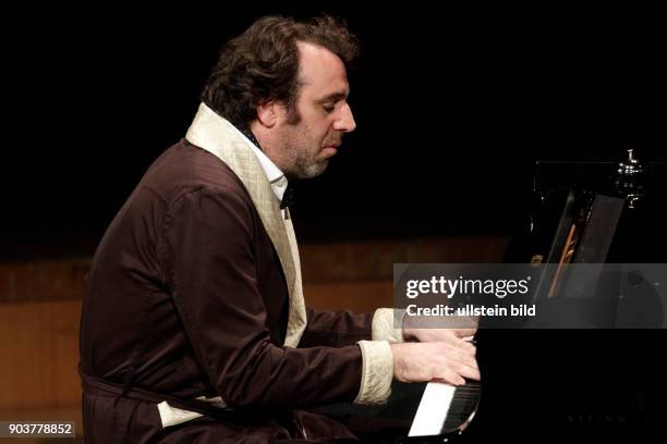 Chilly Gonzales gastiert in Begleitung des Kaiser QuartetPhilharmonie Köln