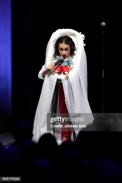 Colleen Evans alias Miranda Sings "Miranda Sings Summer Camp"-Show im Theater am Tanzbrunnen Köln