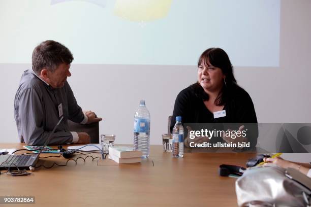 Poppy J. Anderson und Klaus Kluge im Gespräch über das Thema "Vom Self-Publishing zur Auflagenmillionärin - Der große Traum vom eigenen Buch? im...