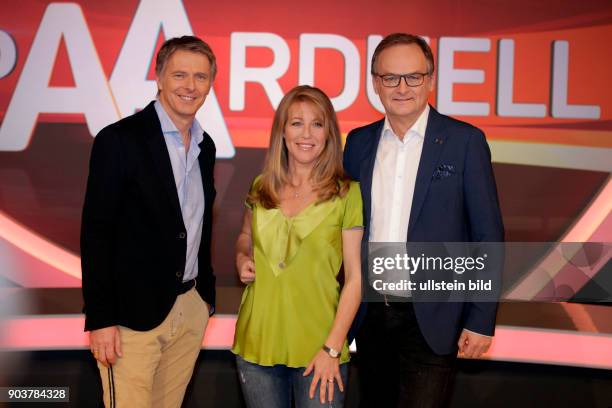 Anne Gesthuysen und ihr Ehemann Frank Plasberg fordern in dem neuen Quiz "Paarduell" andere mutige Ehe- oder Liebespaare zum täglichen Wissensduell....