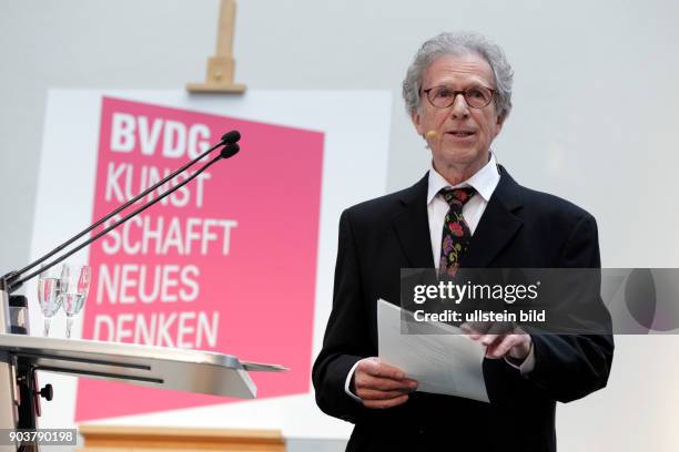 Raimund Thomas erhält den mit 10 000 Euro dotierten Art-Cologne-Preis 2016. Mit der Auszeichnung werden jährlich eine Persönlichkeit geehrt, die sich...