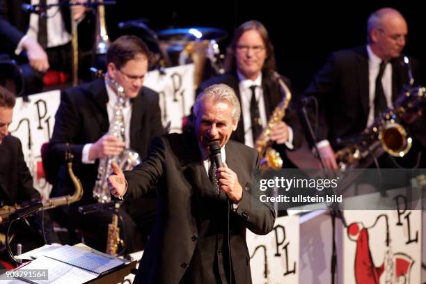 Pepe Lienhard gastiert mit seiner 17-köpfigen Big Band auf seiner "Swing Live"-Tour Die Pepe Lienhard Big Band besteht aus: Pepe Lienhard , Dorethea...