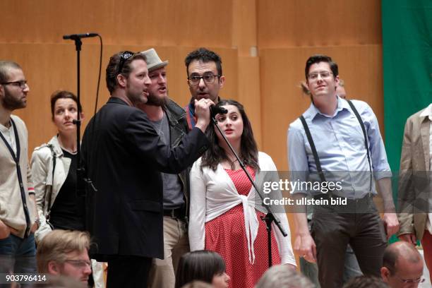 Thomas Neuhoff leitet das Gürzenich Orchester Köln in Begleitung des amerikanischen Baritons Jubilant Sykes , des Tenor Ronald Samm und Konstantin...