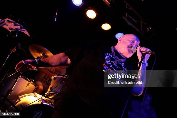 Jürgen Zeltinger Band "Die Rückkehr des Retters"-Tour Die aktuelle Bandbesetzung lautet: Jürgen Zeltinger , Dennis Kleimann , T.S. Crusoe , Wolfgang...