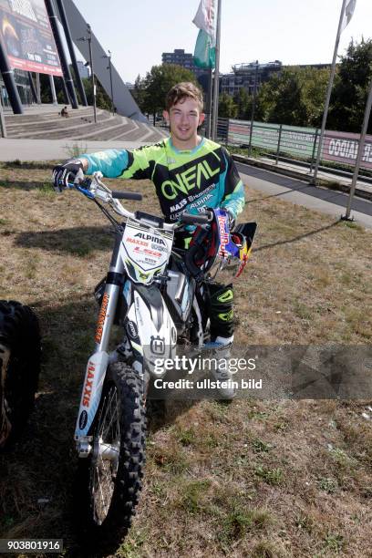 Night of the Jumps Die besten Freestyle Motocrosser der Welt jagen unter dem Dach der Lanxessarena nach Punkten in drei 3 Disziplinen: ß Freestyle, ß...