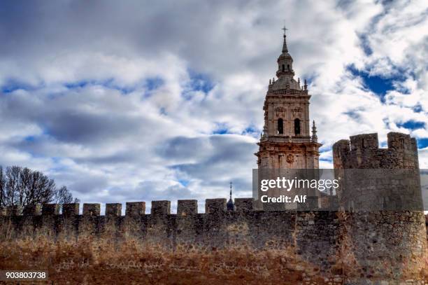 castle walls and the cathedral of nuestra señora de la asunción in burgo de osma, soria, spain - burgo de osma stock pictures, royalty-free photos & images