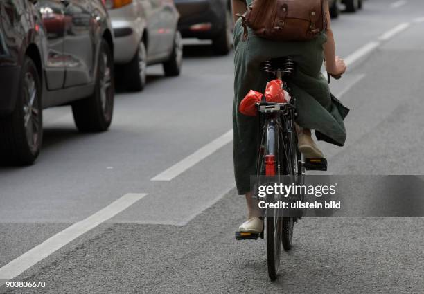 Fahrradfahrer auf der Wichertstrasse in Berlin-Prenzlauer Berg