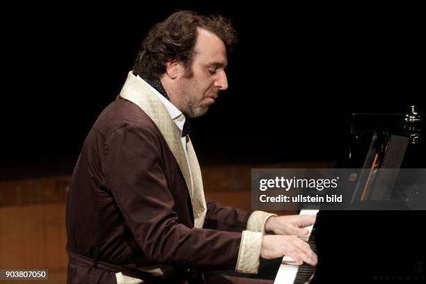 Chilly Gonzales gastiert in Begleitung des Kaiser QuartetPhilharmonie Köln