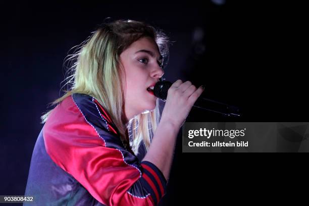 Louane Emera "Chambre 12"-TourGloria Theater Köln