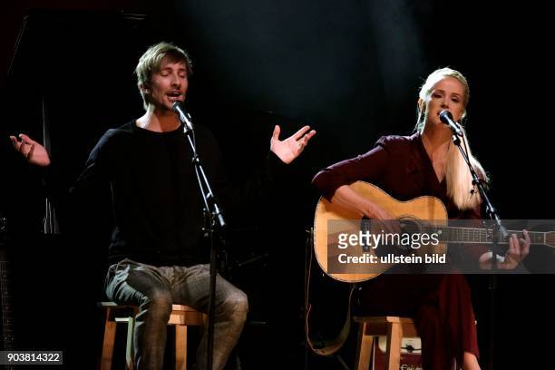 Tina Dico gastiert in Begleitung ihres Ehemanns Helgi Jonsson und der Sängerin Marianne auf ihrer "Whispers"-TourMitsubishi Electric Halle Düsseldorf