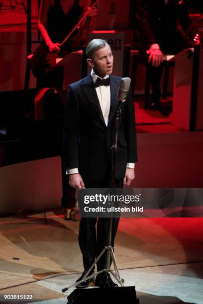 Max Raabe gastiert mit seinem Palast Orchester auf seiner "Eine Nacht in Berlin"-Tournee Philharmonie Köln