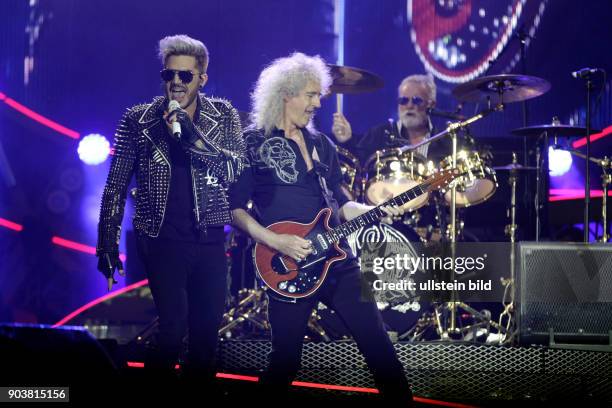 Queen + Adam Lambert Adam Mitchel Lambert , Brian Harold May, CBE und Roger Meddows-Taylor gastieren auf ihrer "Live in Europe 2016"-TourRheinEnergie...