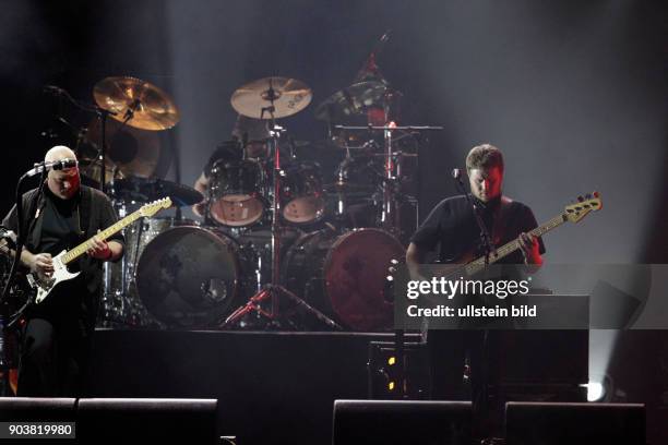 The Australian Pink Floyd Show "Das Beste vom Besten"-Tour The Australian Pink Floyd Show besteht aus Steve Mac , David Domminney Fowle , Colin...