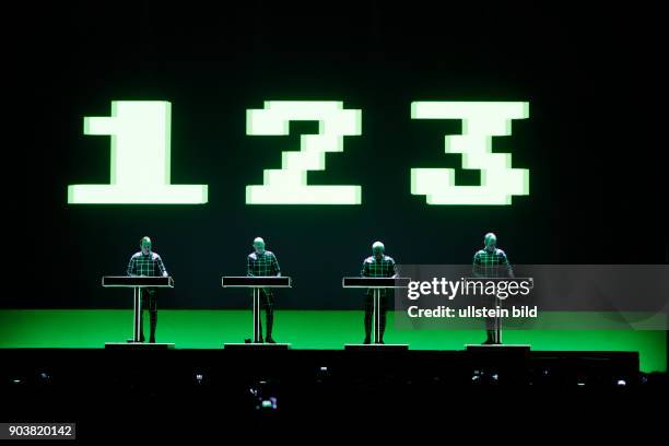 Kraftwerk "Der Katalog ? 1 2 3 4 5 6 7 8"-Konzerte Kraftwerk besteht aus Ralf Hütter, Fritz Hilpert, Henning Schmitz und Falk Grieffenhagen Palladium...