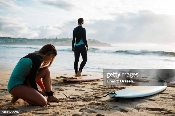 safety before the surfing in waving ocean - calma antes da tempestade imagens e fotografias de stock
