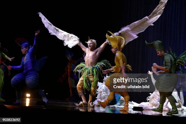 Cirque du Soleil Programm "Varekai" Inhalt der Show: Tief in einem Wald, auf dem Gipfel eines Vulkans, existiert eine ganz besondere Welt ? eine...