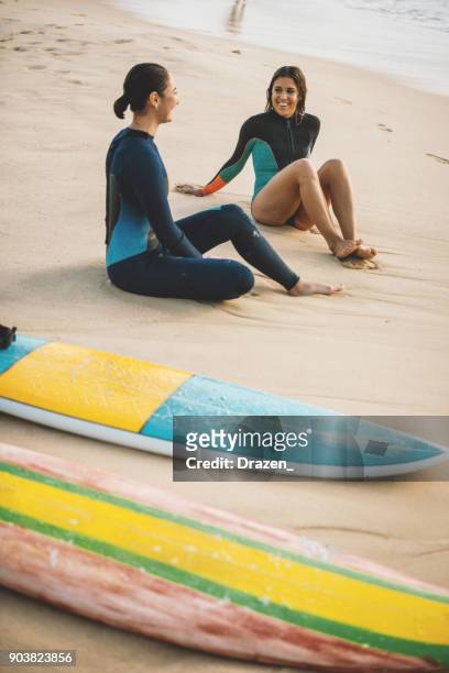 rest after early morning surfing session - australia training session stock pictures, royalty-free photos & images