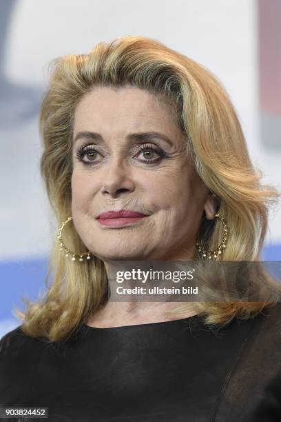 Schauspielerin Catherine Deneuve bei der Pressekonferenz zum Film SAGE FEMME / THE MIDWIFE anlässlich der 67. Berlinale