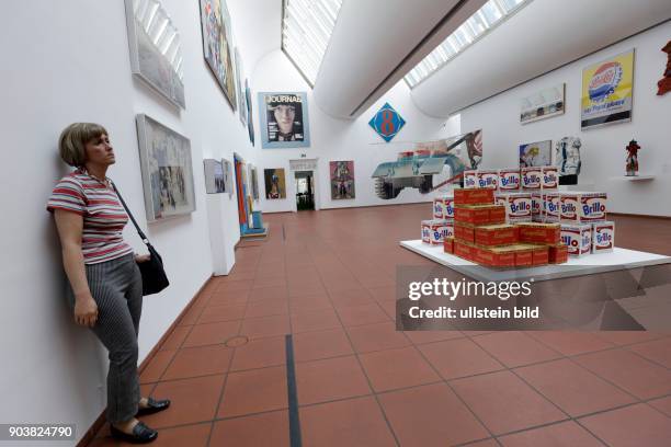 Neupräsentation der Sammlung des Museum Ludwig in Köln Foto zeigt das 1. OG mit der Pop Art v.l.: Andy Warhol, Jackie Triptychon, Franz Gertsch,...