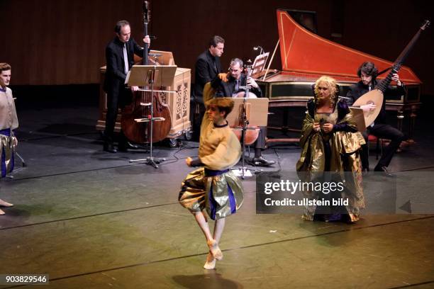 Simone Kermes gastiert in Begleitung der La Magnifica Comunità unter der Leitung des italienischen Konzertmeisters und Violinisten Enrico Casazza und...