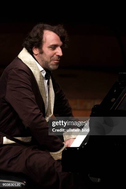 Chilly Gonzales gastiert in Begleitung des Kaiser QuartetPhilharmonie Köln