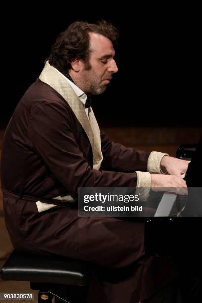 Chilly Gonzales gastiert in Begleitung des Kaiser QuartetPhilharmonie Köln