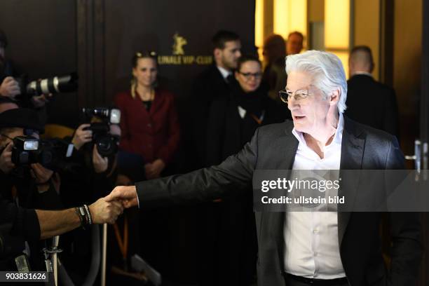 Schauspieler Richard Gere während des Photocalls zum Film THE DINNER anlässlich der 67. Berlinale