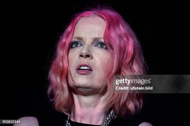 Garbage "20 Years of Queer"-Tour Garbage besteht aus Shirley Manson , Duke Erikson , Steve Marker und Butch Vig , Livemitglieder und Ersatzmusiker...