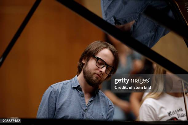 Daniil Trifonov gastiert in Begleitung des Scala Orchestra Filarmonica della unter der Leitung des italienischen Dirigenten Riccardo Chailly...