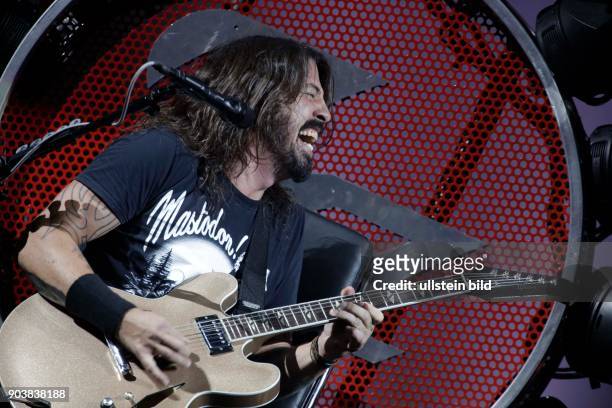 Foo Fighters "Sonic Highways"-Tour Foo Fighters bestehen aus Dave Grohl , Nate Mendel , Taylor Hawkins , Chris Shiflett und Pat Smear Lanxess-Arena...