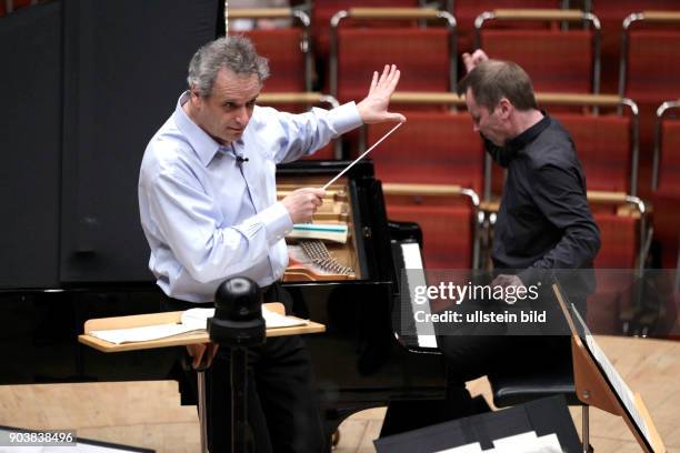 Louis Langrée leitet das Gürzenich-Orchester Köln in Begleitung des schottischen Pianisten Steven Osborne Philharmonie Köln